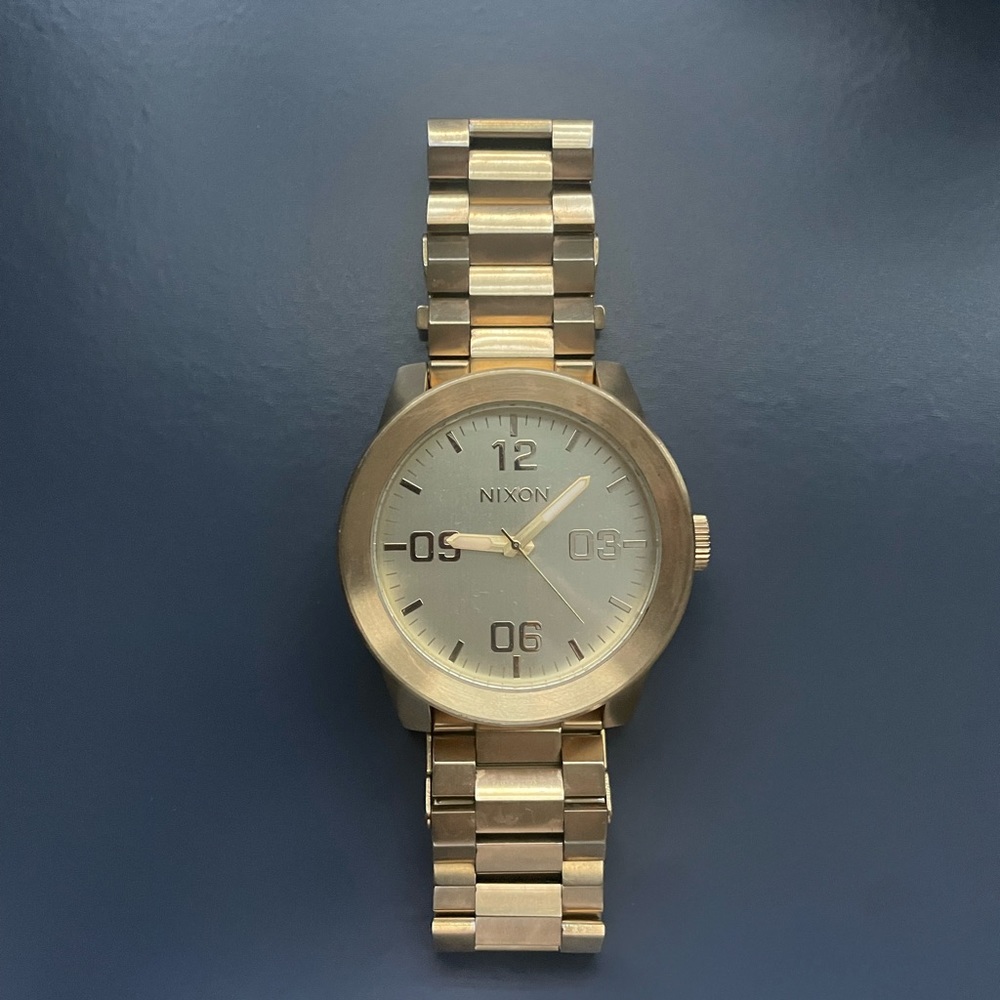 Nixon Corporal 55 all gold watch